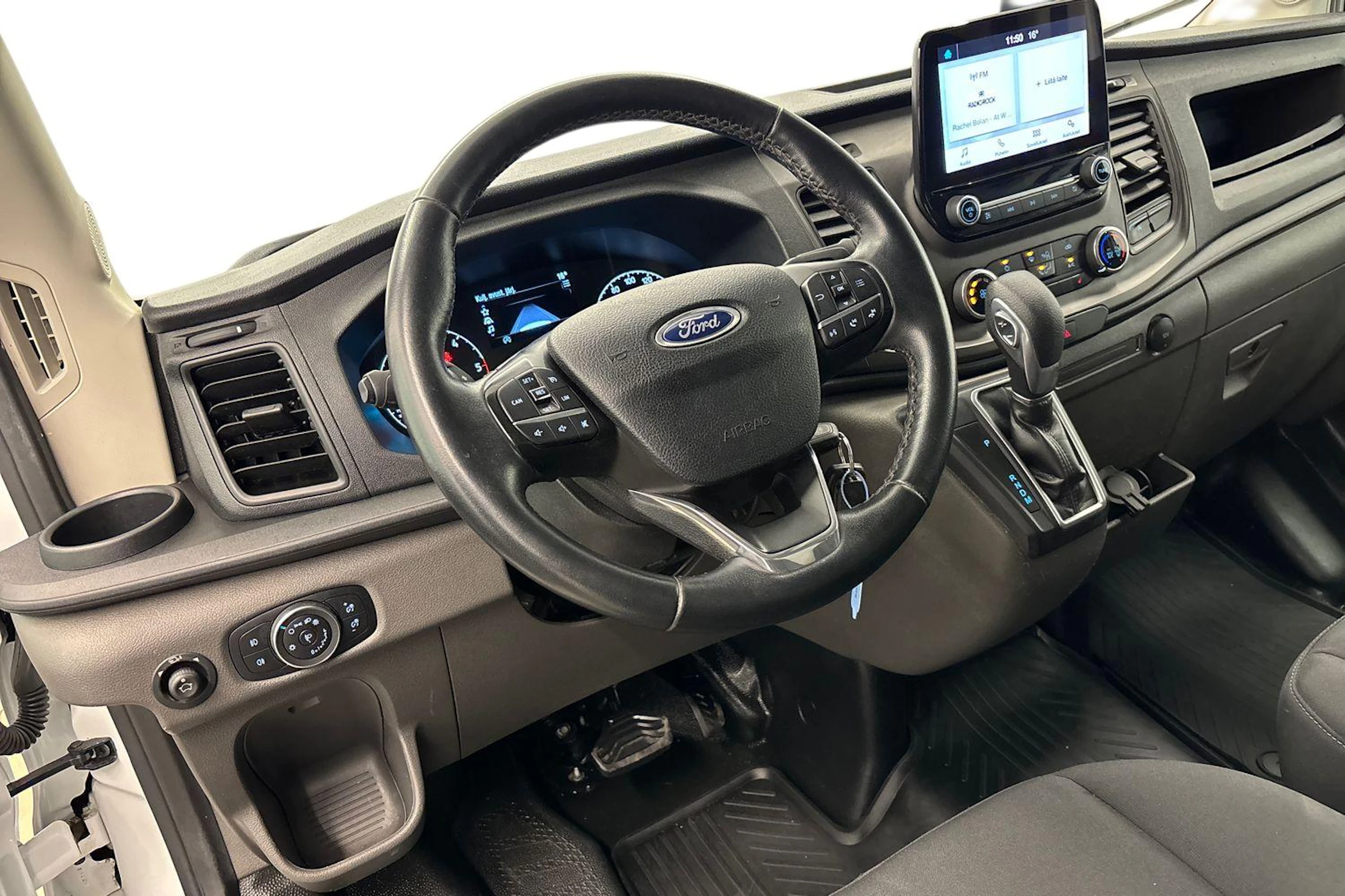 valkoinen Ford Transit 2022 kuva 9.
