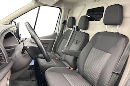valkoinen Ford Transit 2022 kuva 11.