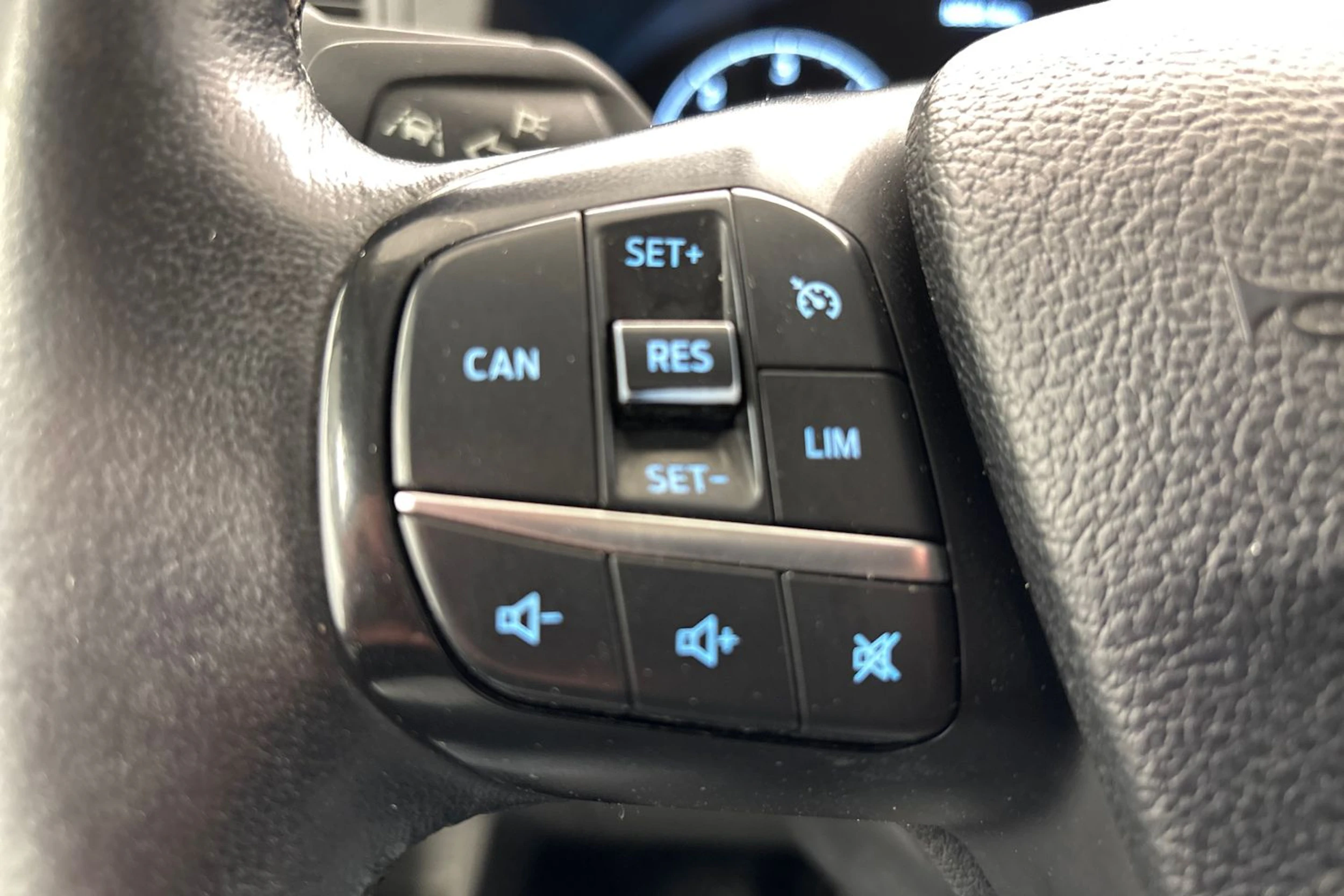 valkoinen Ford Transit 2022 kuva 19.
