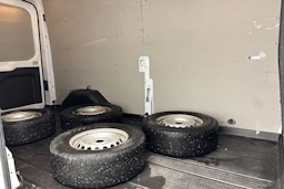 valkoinen Ford Transit 2022 kuva 24.