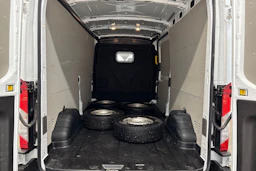 valkoinen Ford Transit 2022 kuva 26.