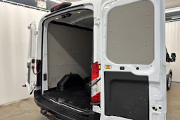 valkoinen Ford Transit 2022 kuva 27.