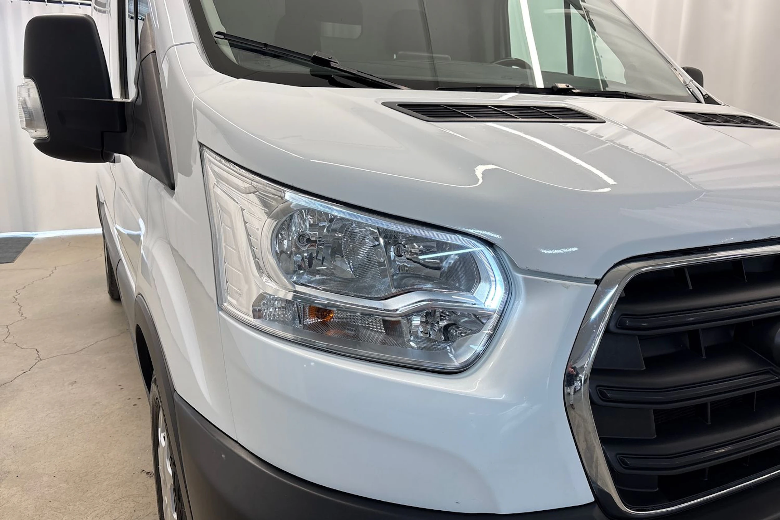 valkoinen Ford Transit 2022 kuva 29.