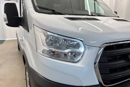 valkoinen Ford Transit 2022 kuva 29.