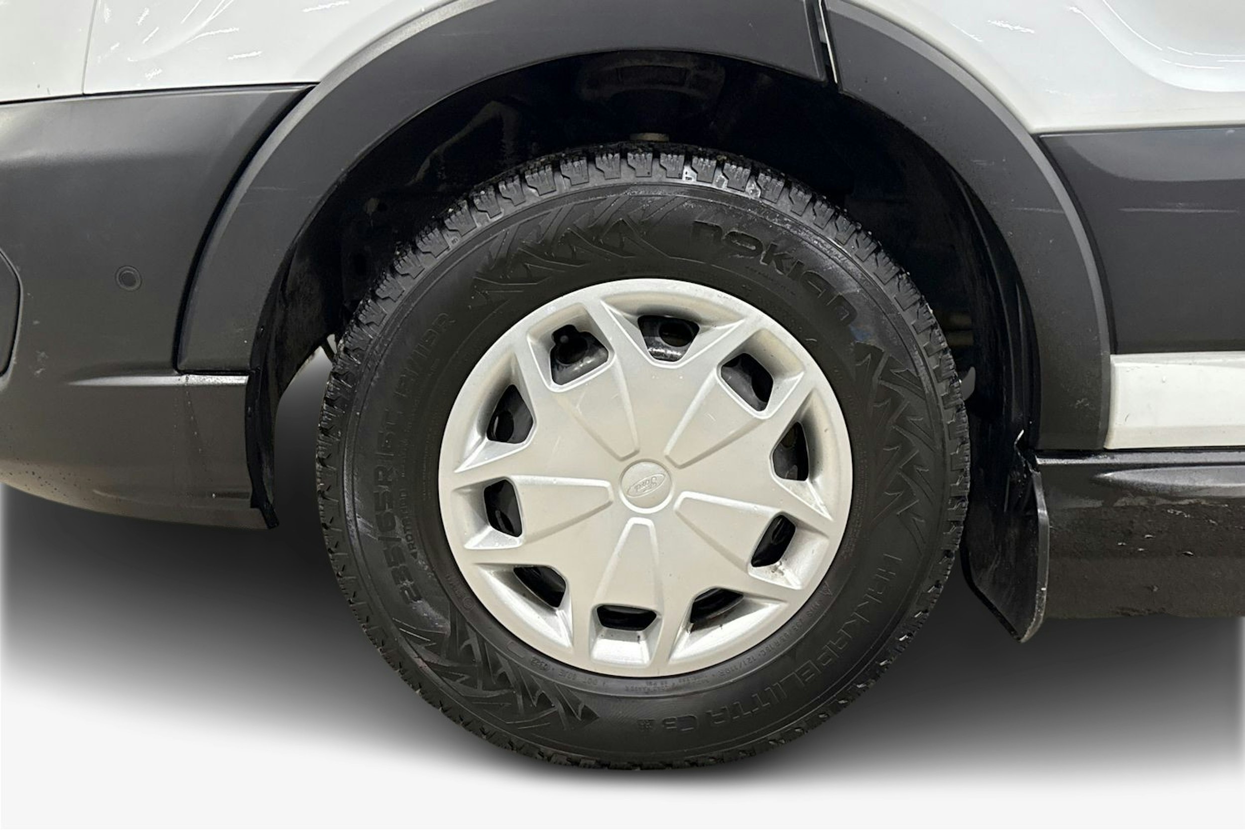 valkoinen Ford Transit 2022 kuva 12.