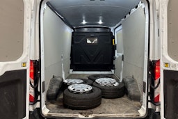 valkoinen Ford Transit 2022 kuva 15.