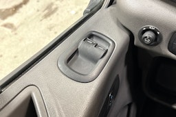 valkoinen Ford Transit 2022 kuva 19.