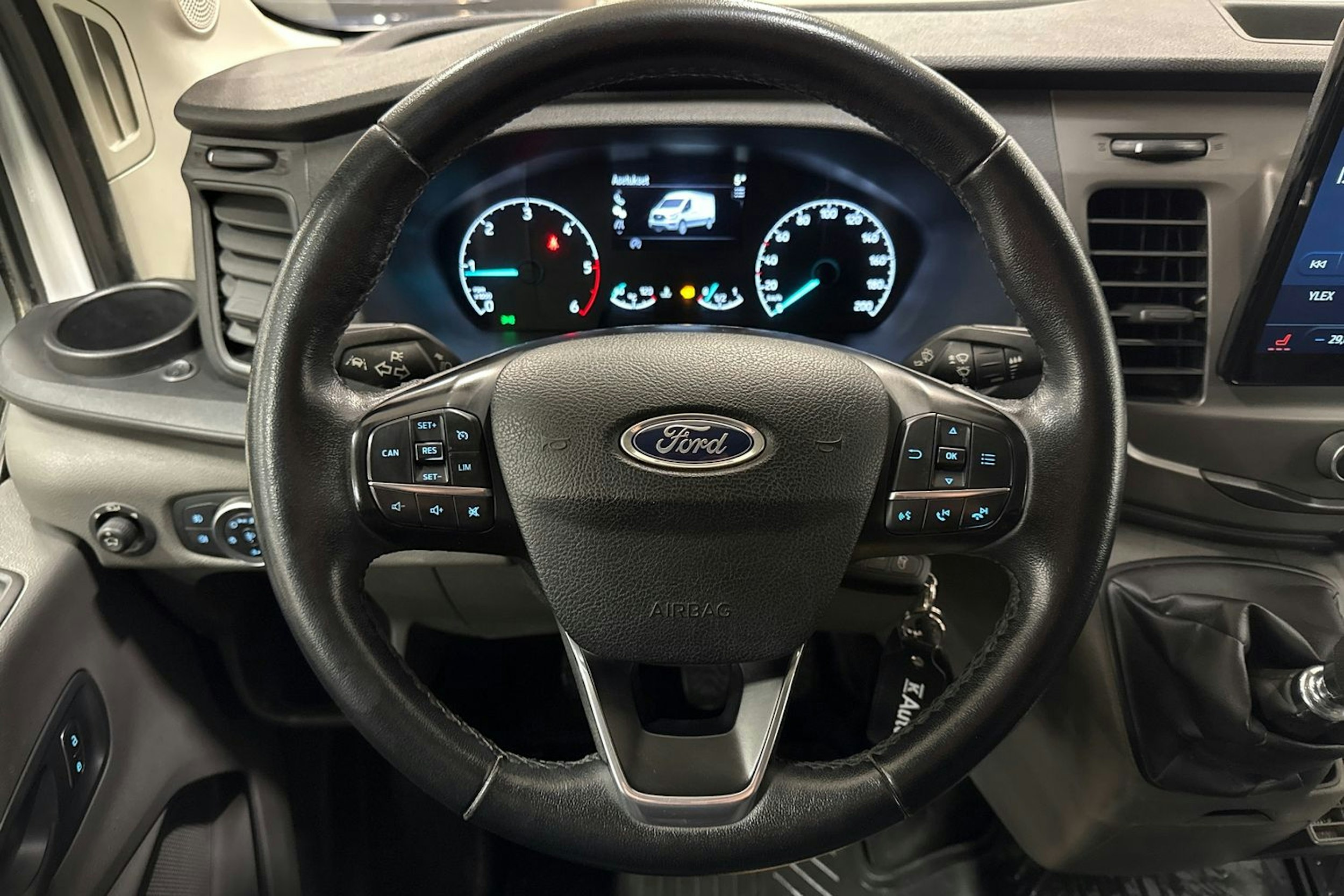 valkoinen Ford Transit 2022 kuva 21.