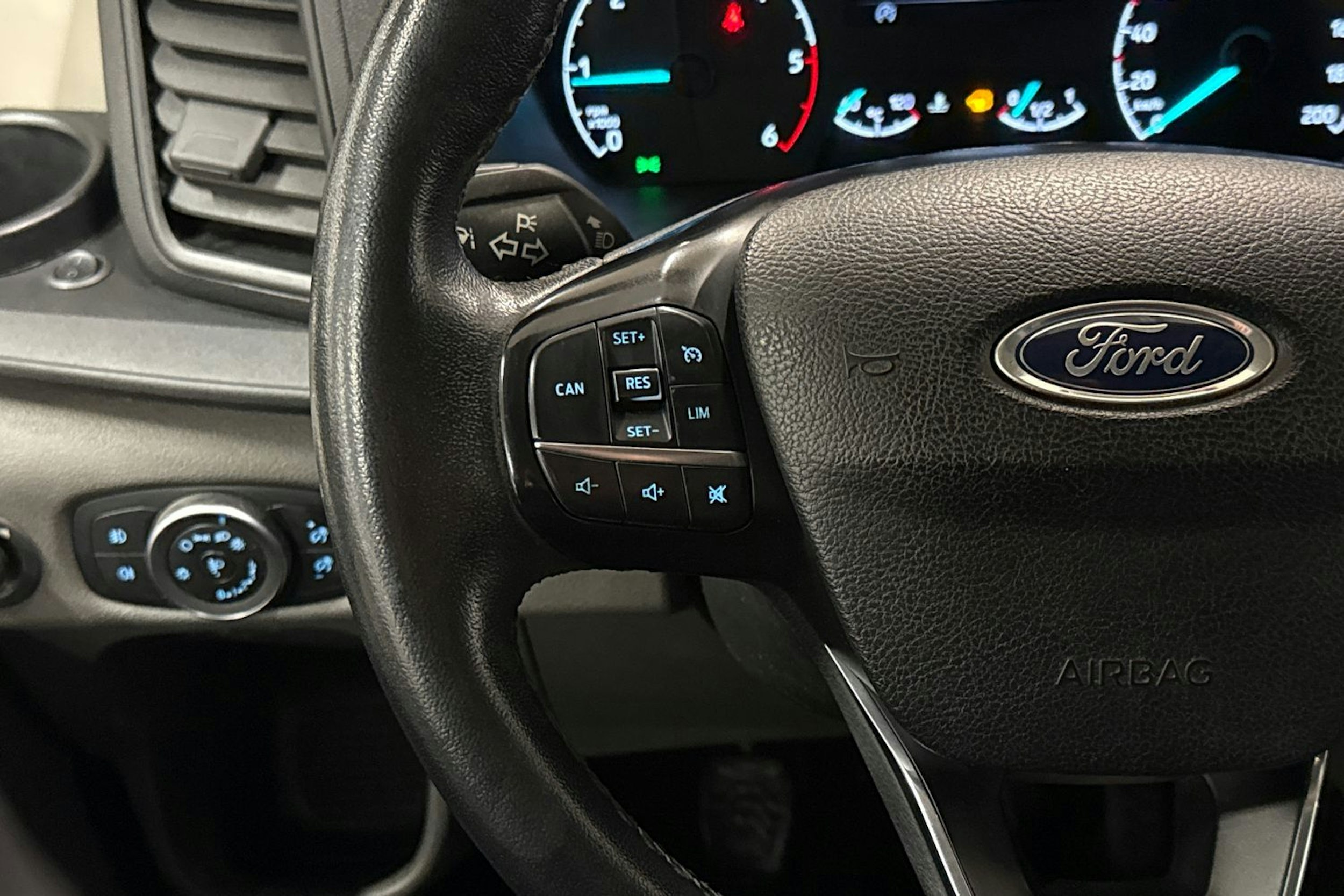 valkoinen Ford Transit 2022 kuva 22.