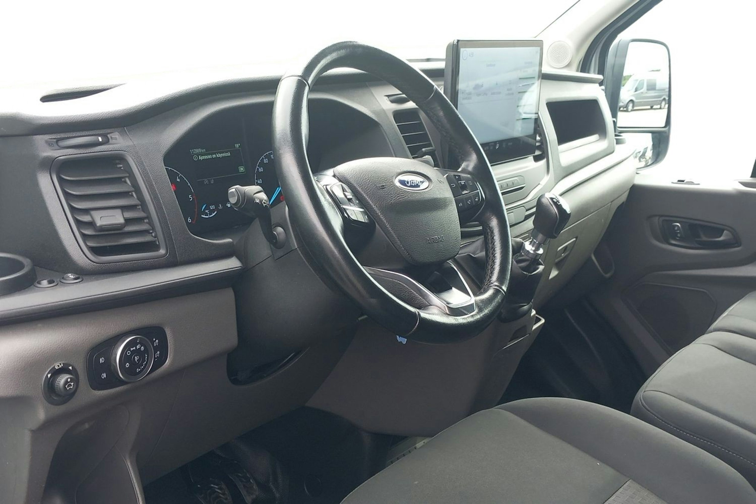 valkoinen Ford Transit 2022 kuva 7.