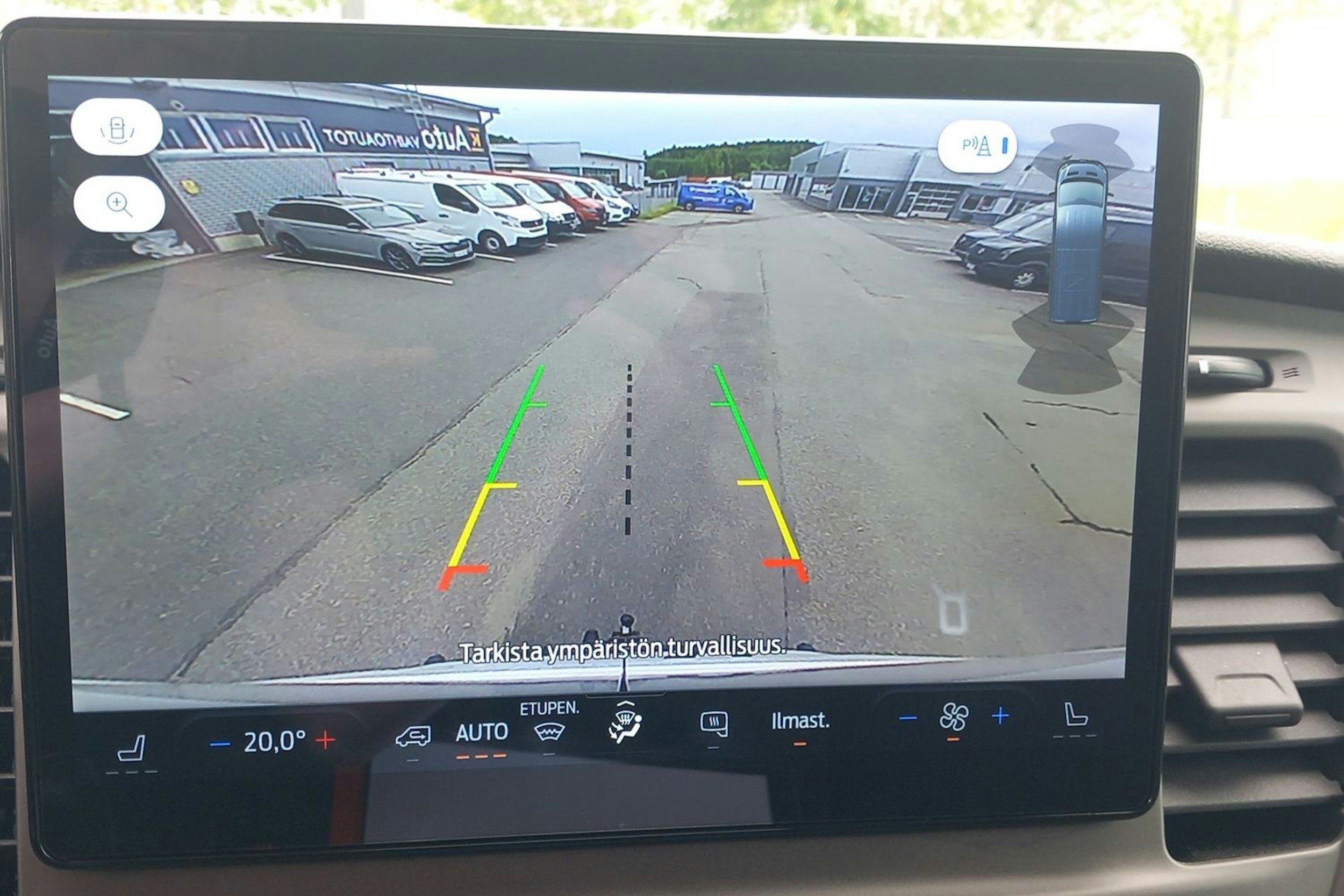 valkoinen Ford Transit 2022 kuva 14.