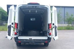 valkoinen Ford Transit 2022 kuva 18.
