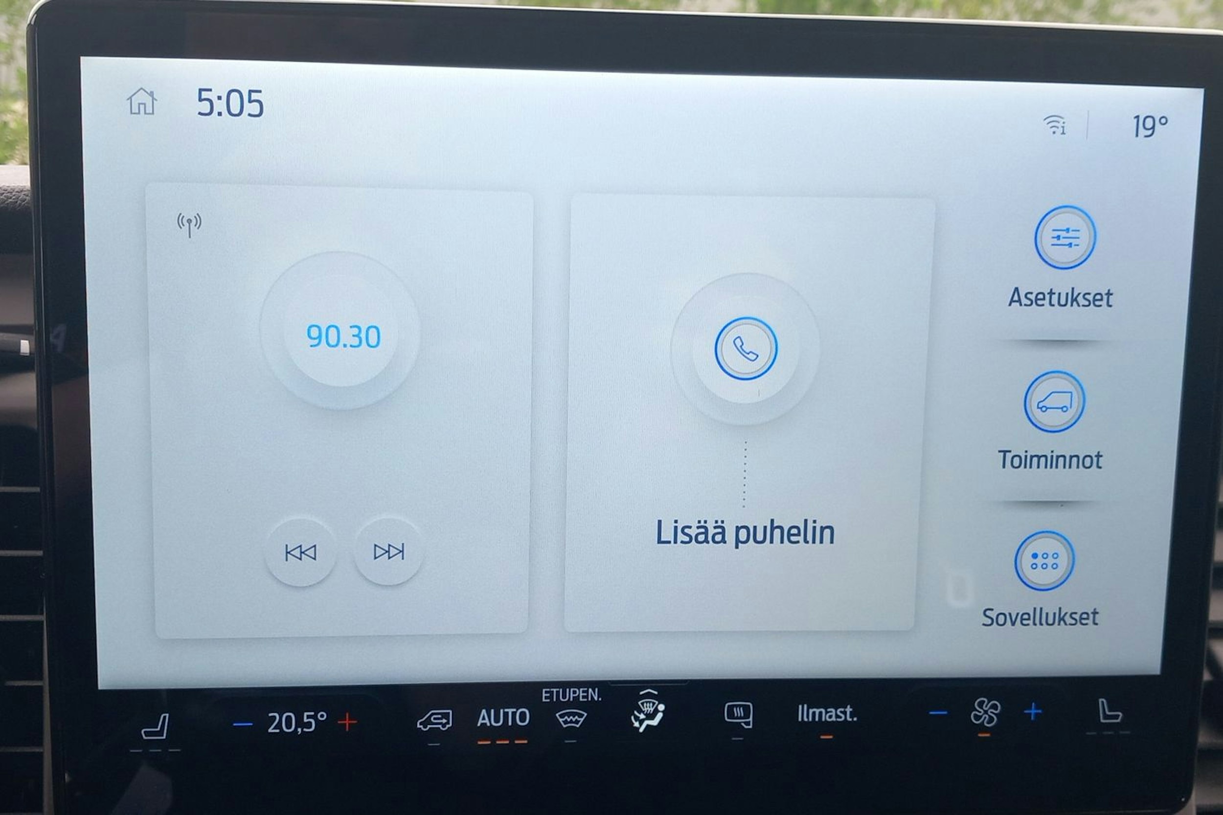 valkoinen Ford Transit 2022 kuva 20.