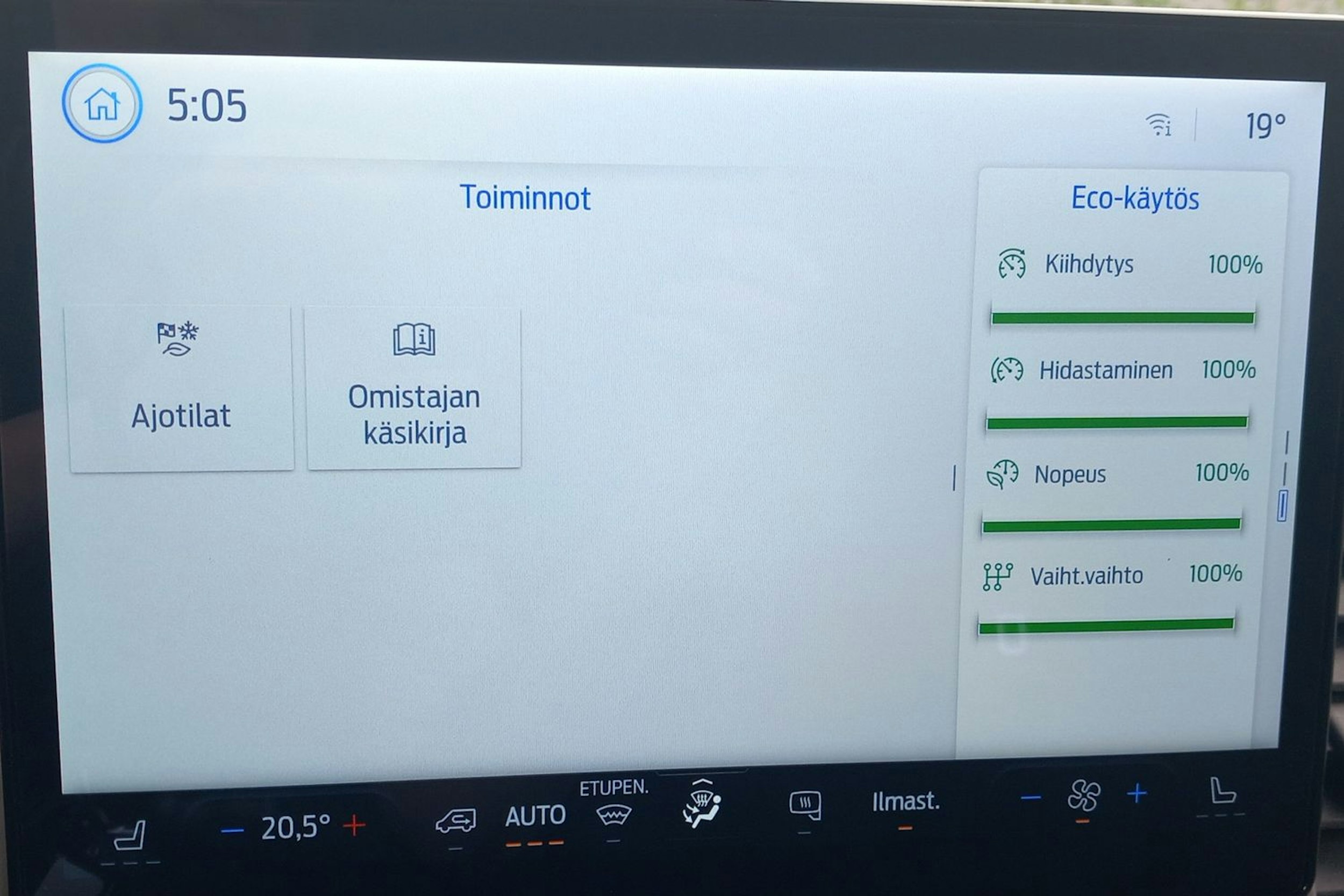 valkoinen Ford Transit 2022 kuva 21.