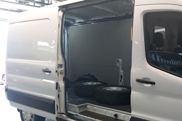 valkoinen Ford Transit 2022 kuva 25.