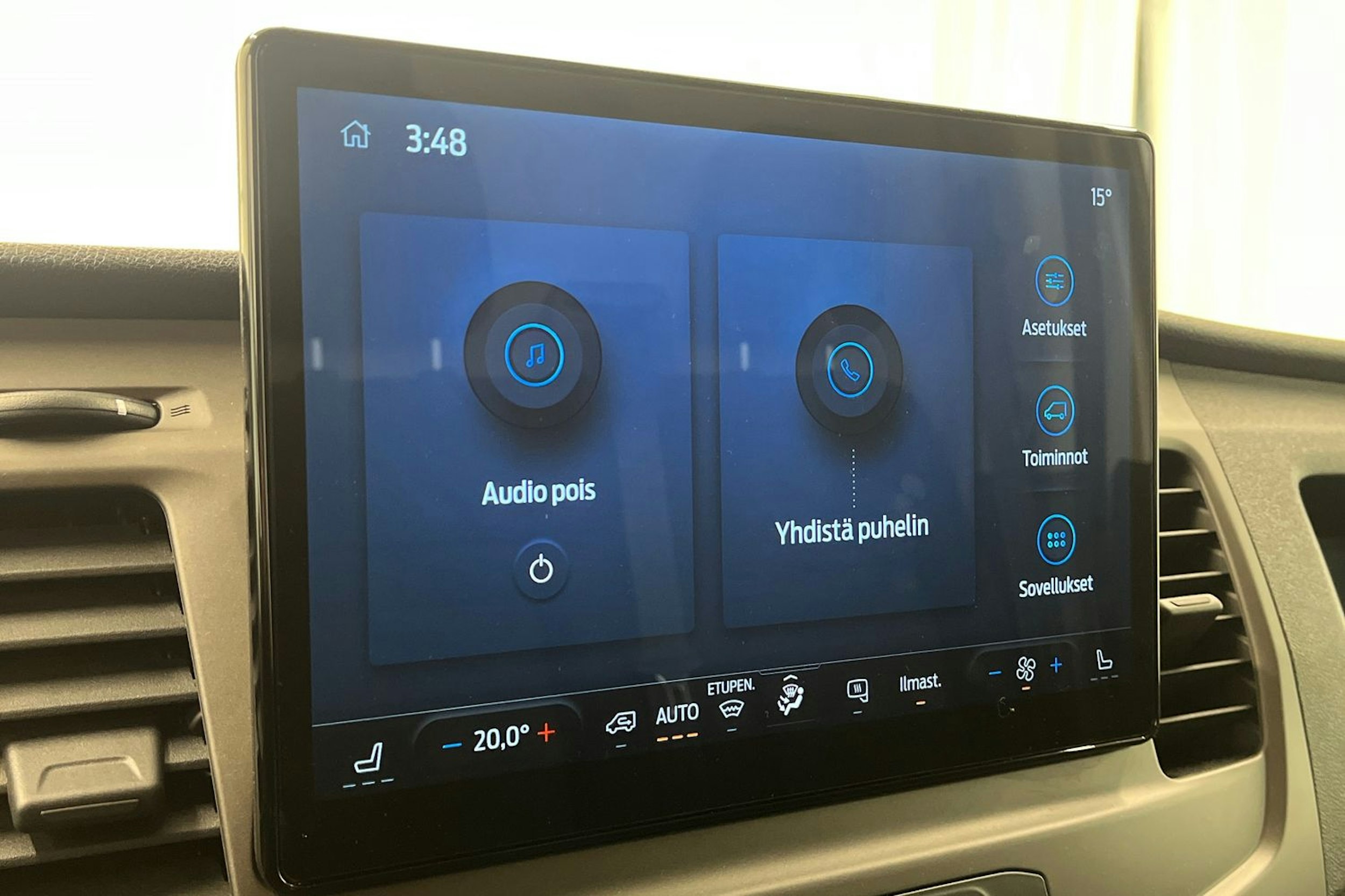 valkoinen Ford Transit 2022 kuva 27.