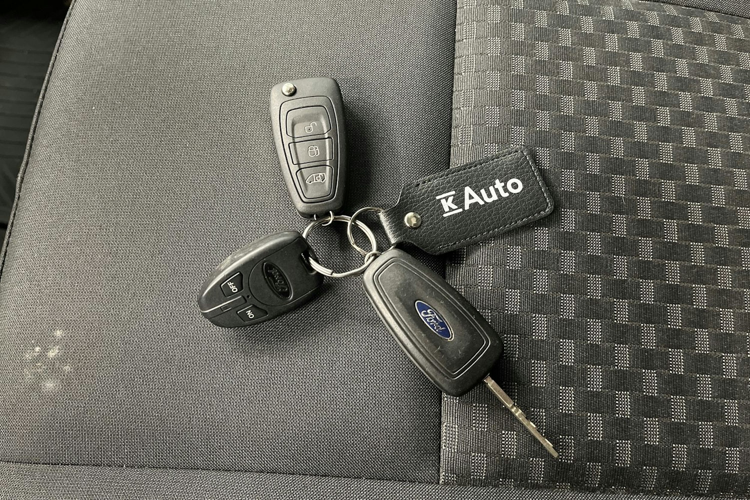 valkoinen Ford Transit 2022 kuva 34.