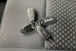 valkoinen Ford Transit 2022 kuva 34.