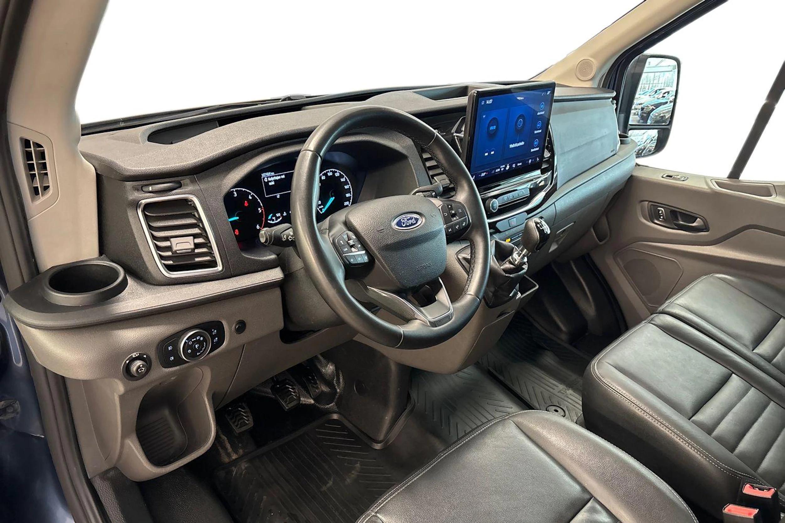 Sininen Ford Transit 2023 kuva 6.