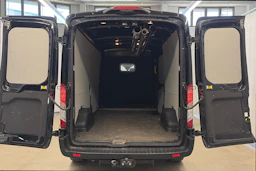musta Ford Transit 2023 kuva 8.