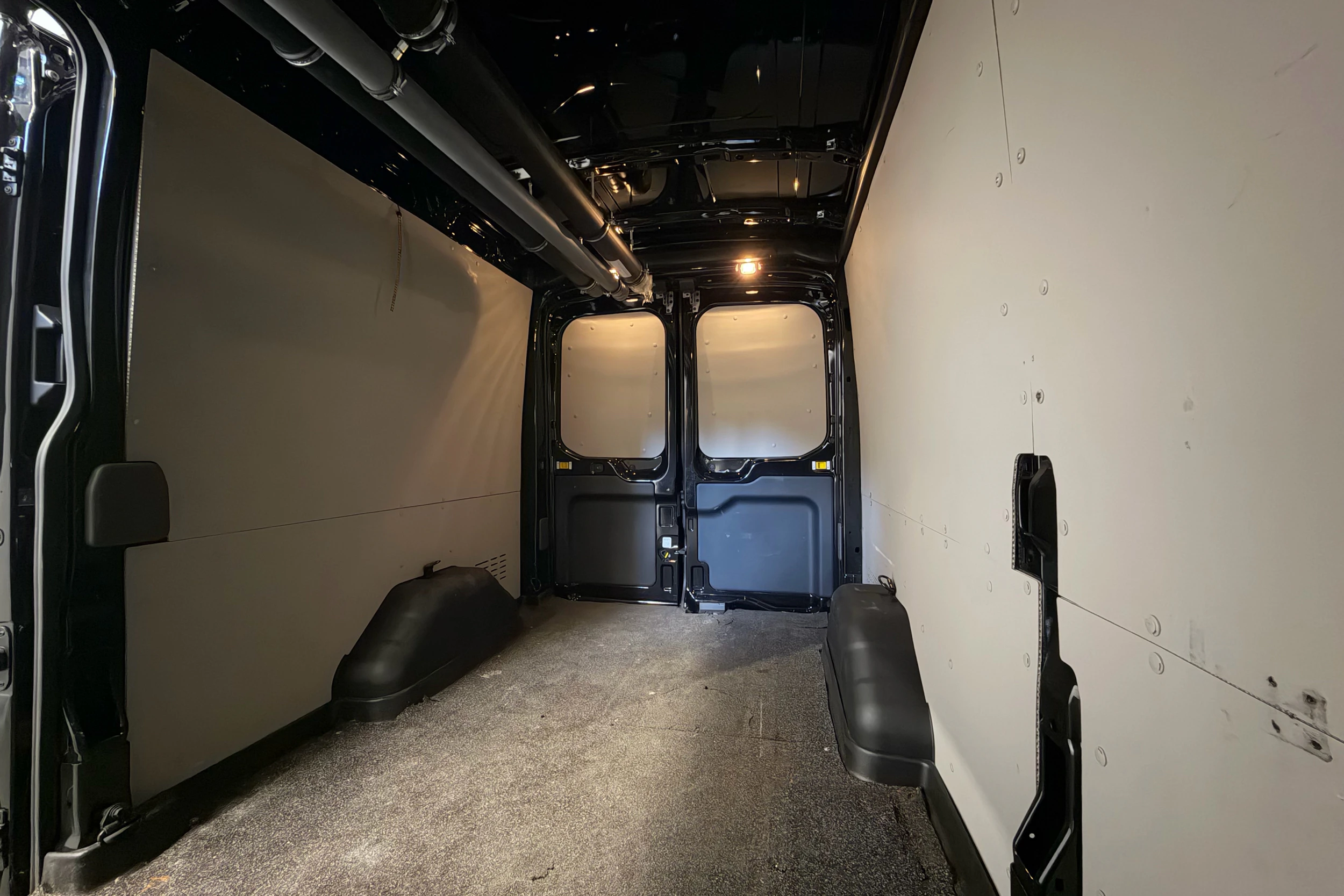 musta Ford Transit 2023 kuva 10.