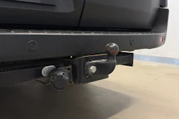 musta Ford Transit 2023 kuva 13.