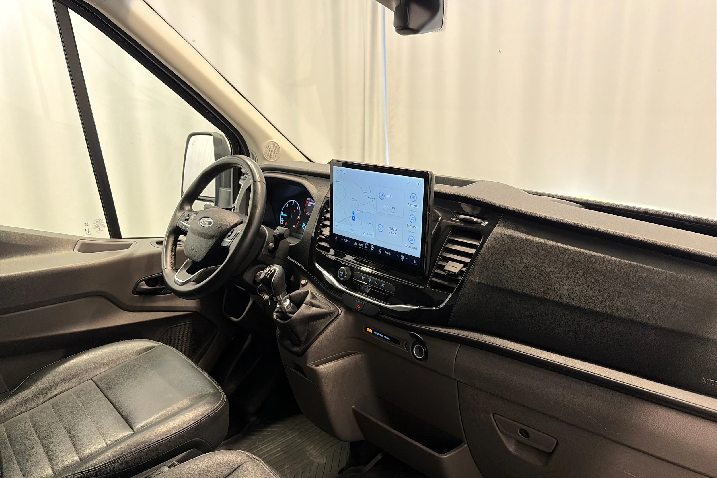 musta Ford Transit 2023 kuva 15.