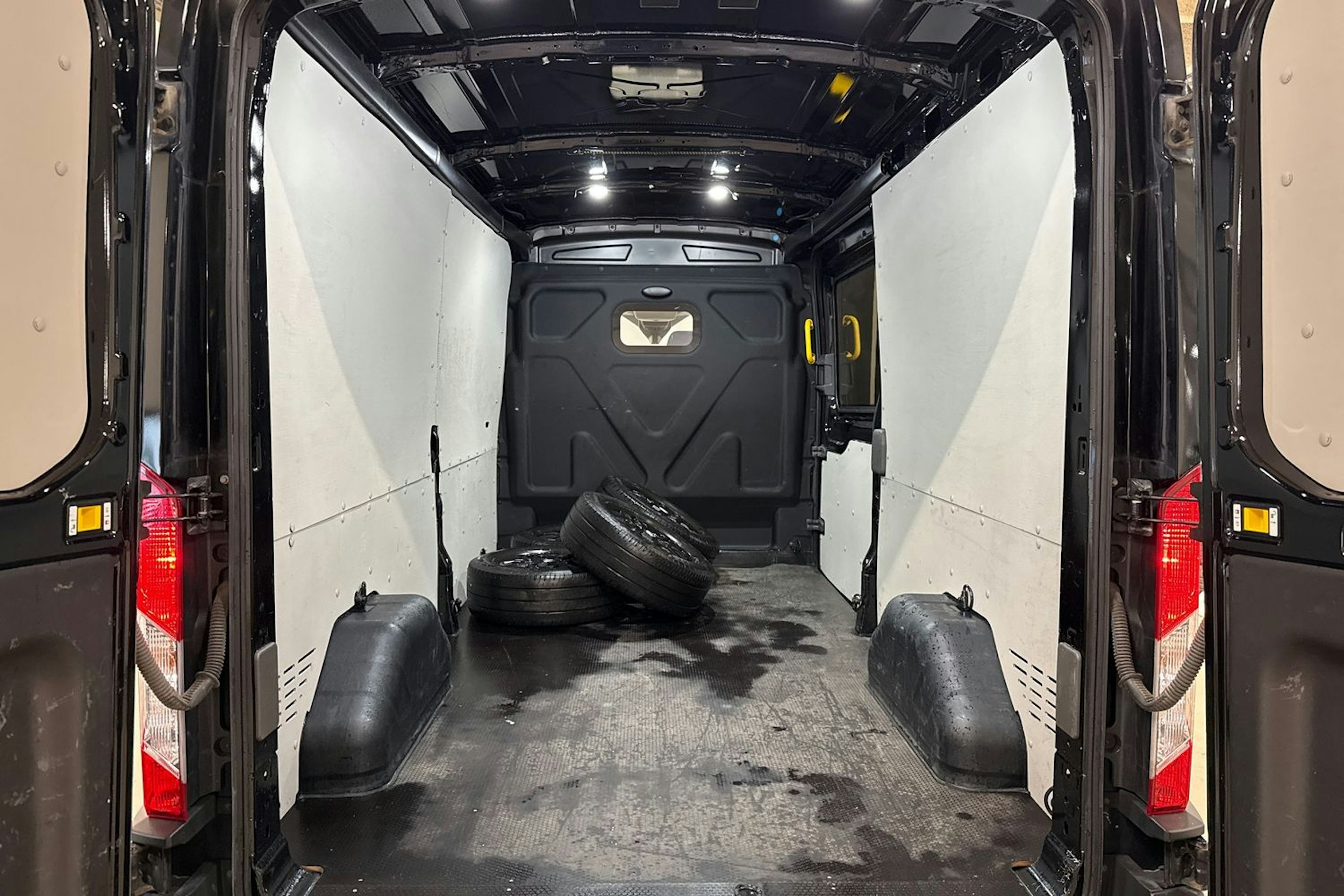 Musta Ford TRANSIT 2023 kuva 15.