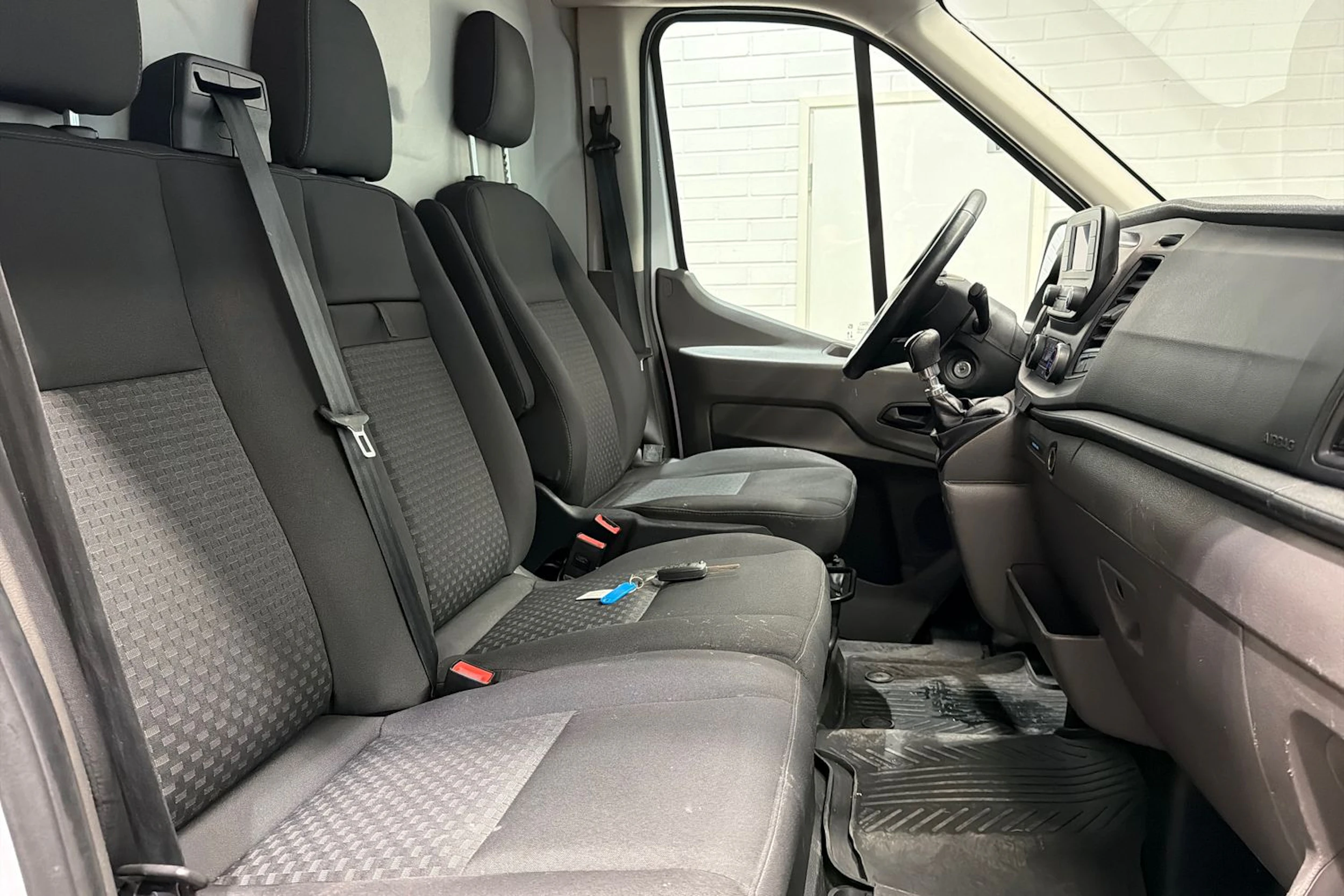 Valkoinen Ford TRANSIT 2023 kuva 23.