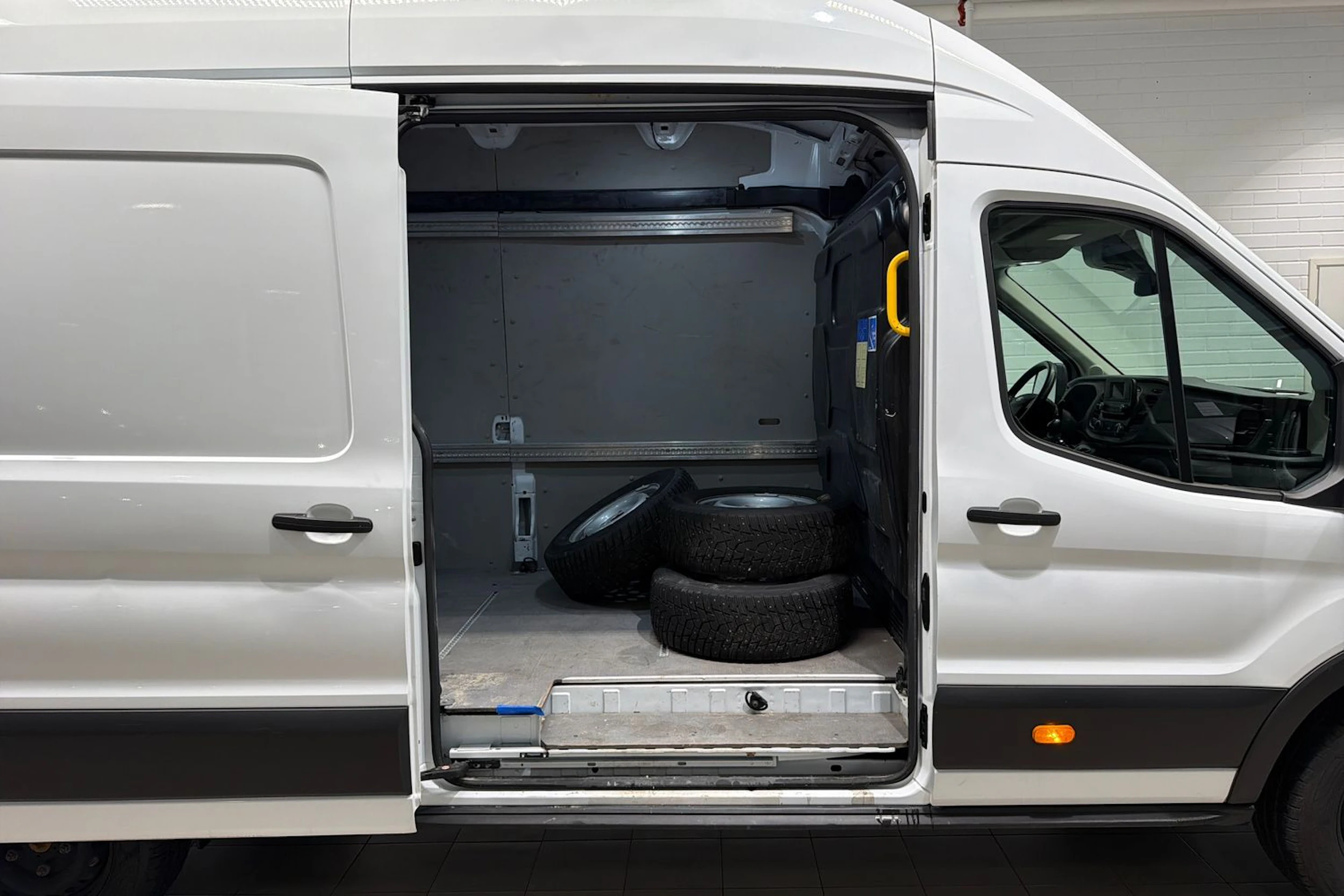 Valkoinen Ford TRANSIT 2023 kuva 24.