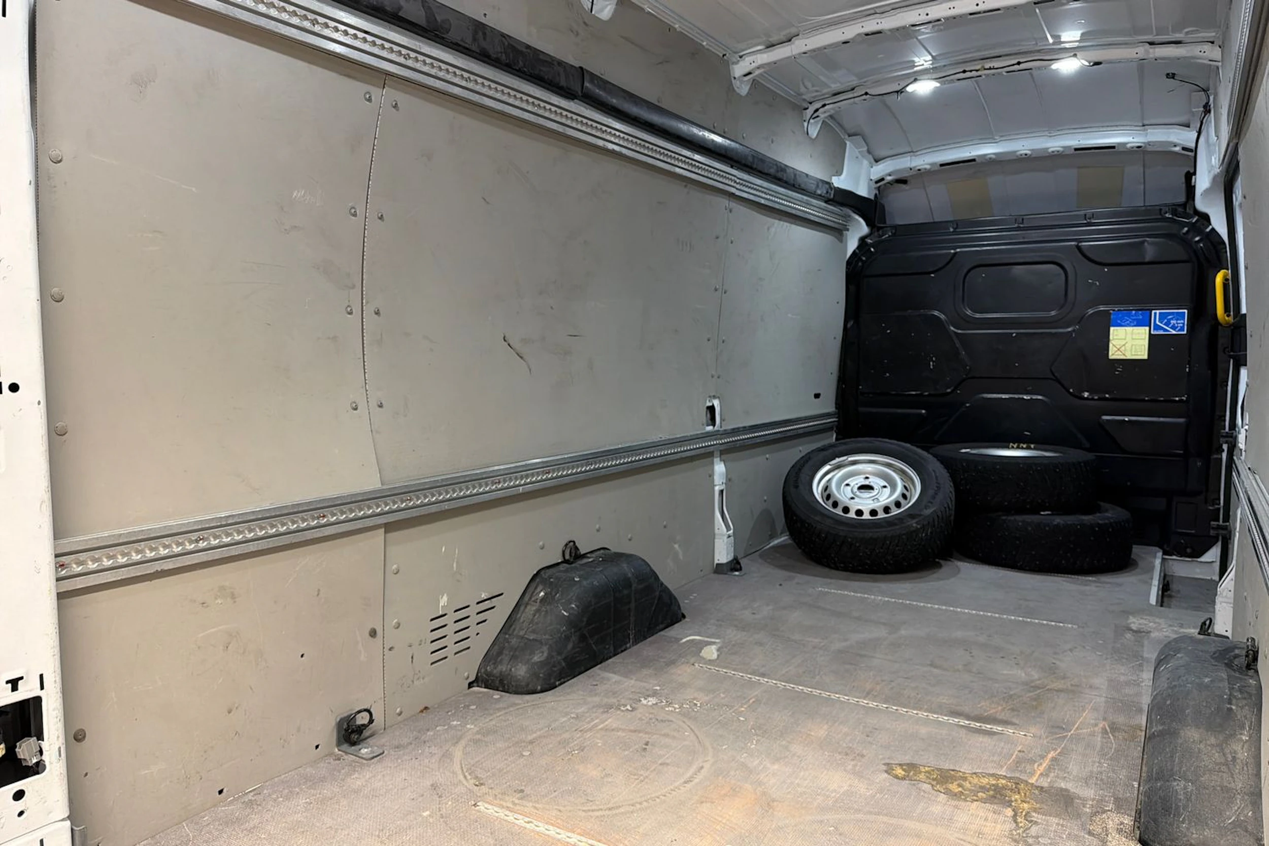 Valkoinen Ford TRANSIT 2023 kuva 28.