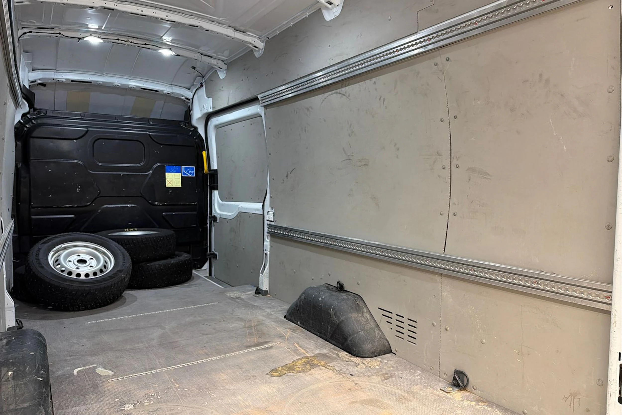 Valkoinen Ford TRANSIT 2023 kuva 29.