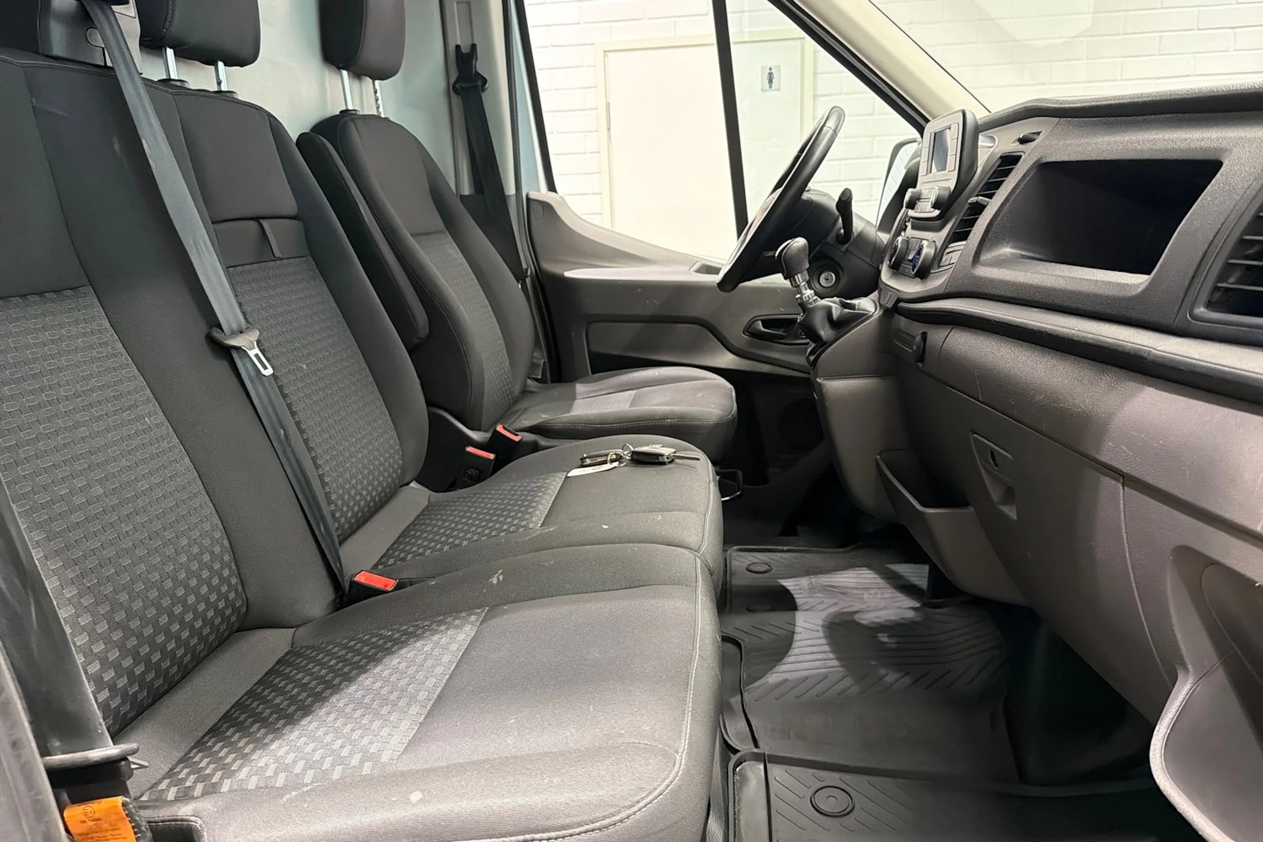 Valkoinen Ford TRANSIT 2023 kuva 23.