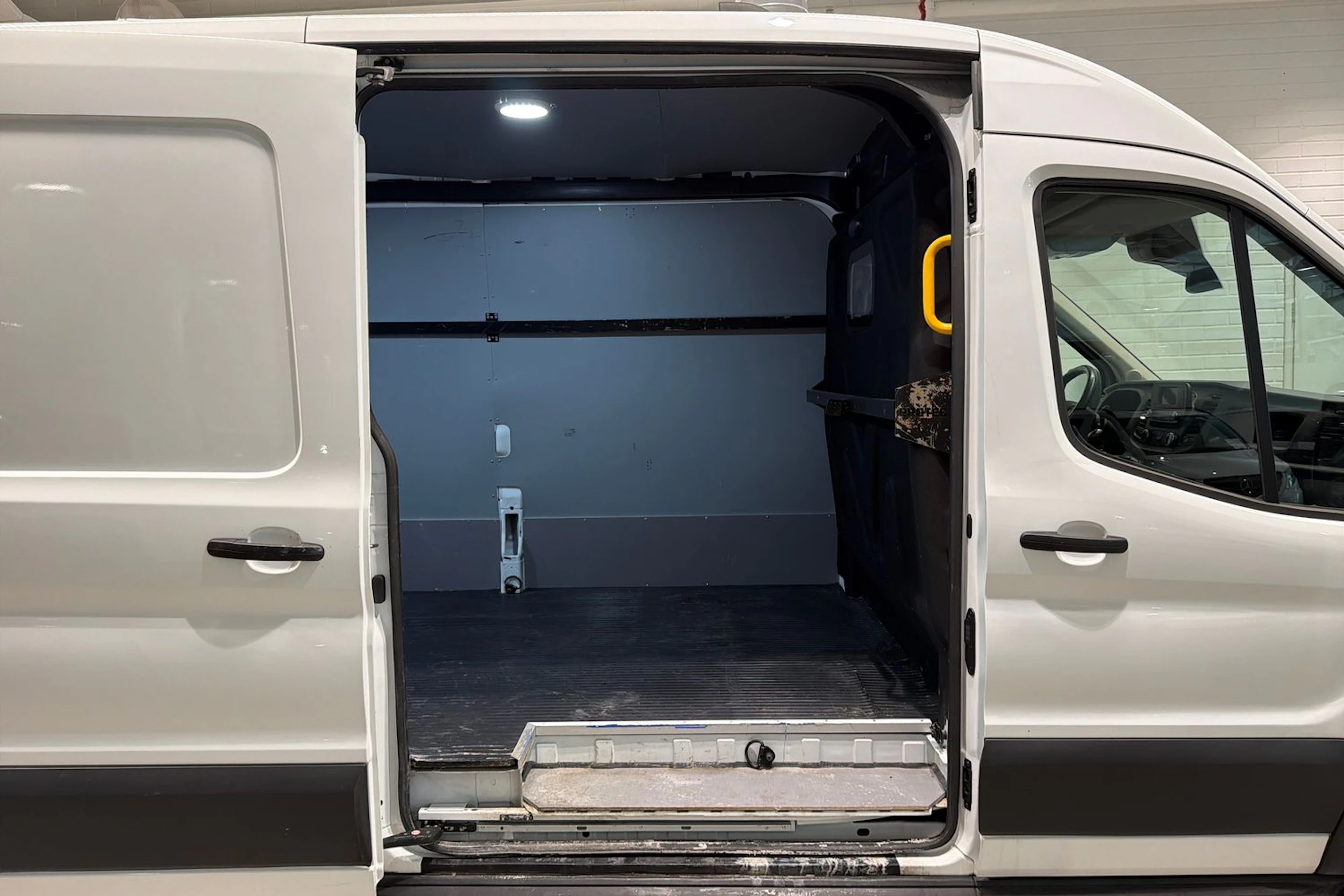 Valkoinen Ford TRANSIT 2023 kuva 24.