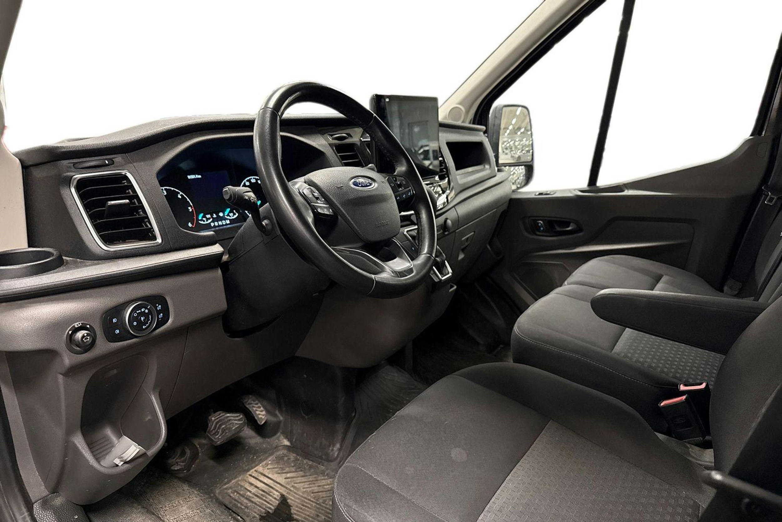 musta Ford Transit 2023 kuva 3.