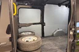 musta Ford Transit 2023 kuva 16.