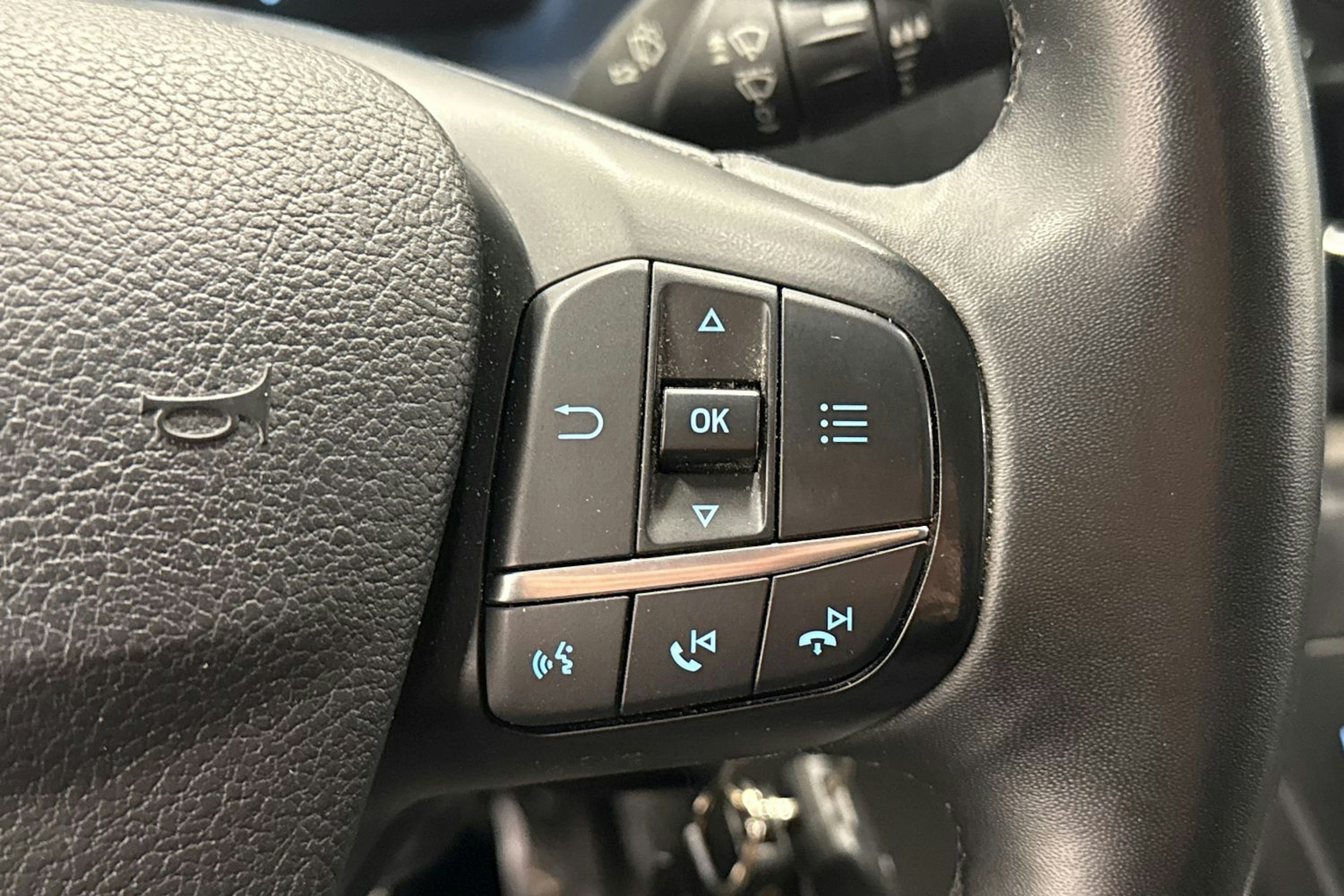 musta Ford Transit 2023 kuva 18.