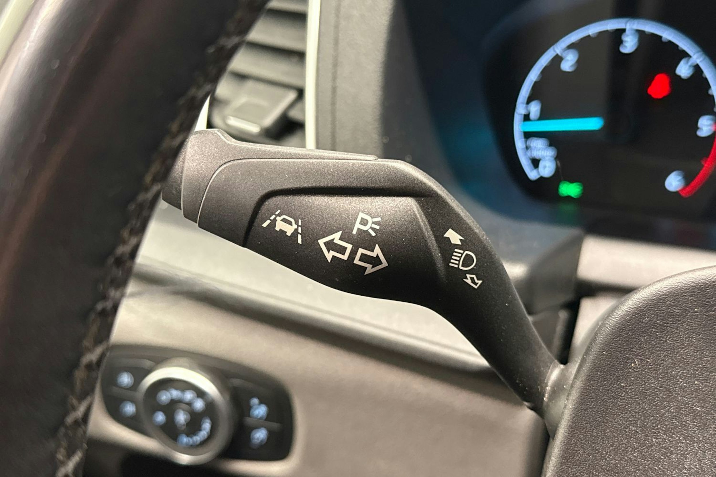 musta Ford Transit 2023 kuva 19.