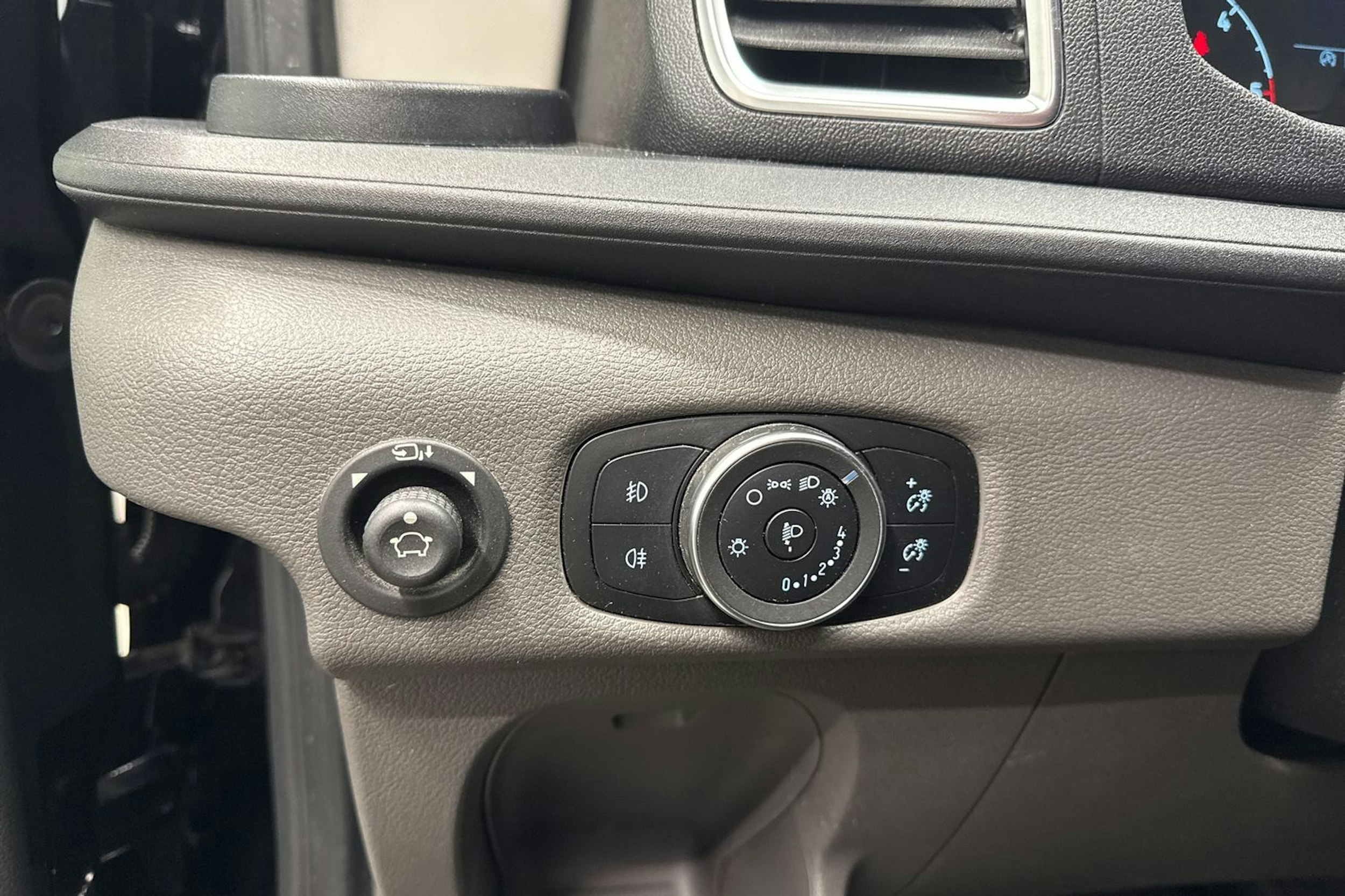 musta Ford Transit 2023 kuva 20.