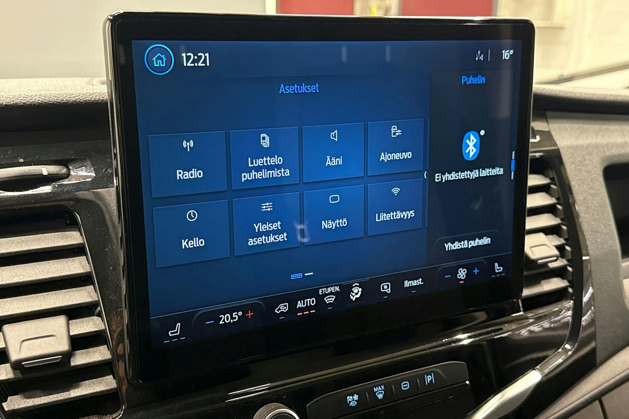 musta Ford Transit 2023 kuva 21.