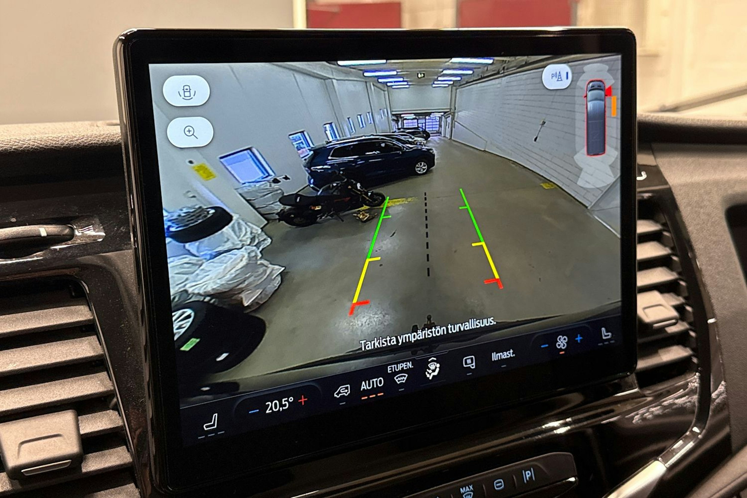 musta Ford Transit 2023 kuva 22.