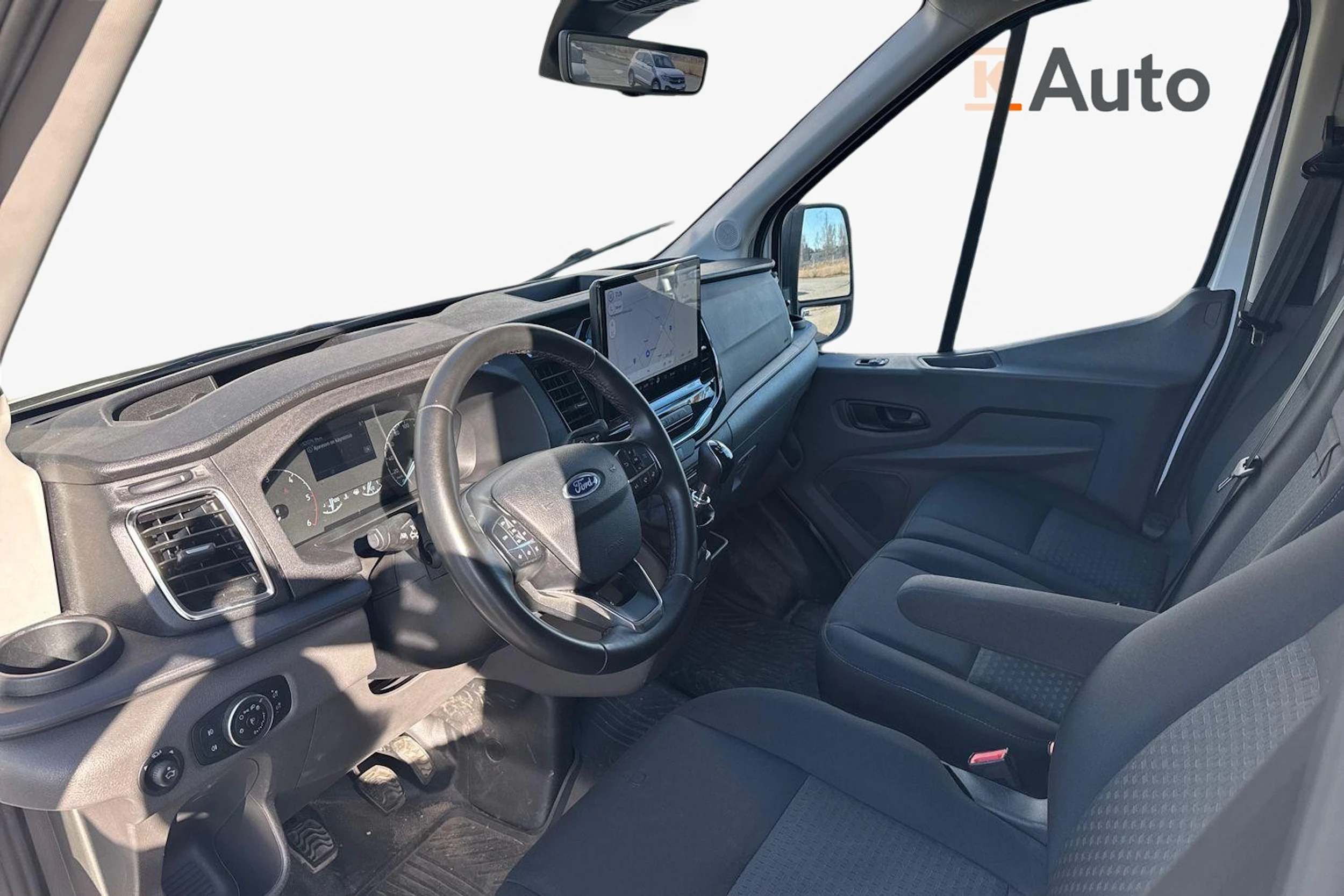 valkoinen Ford Transit 2024 kuva 2.