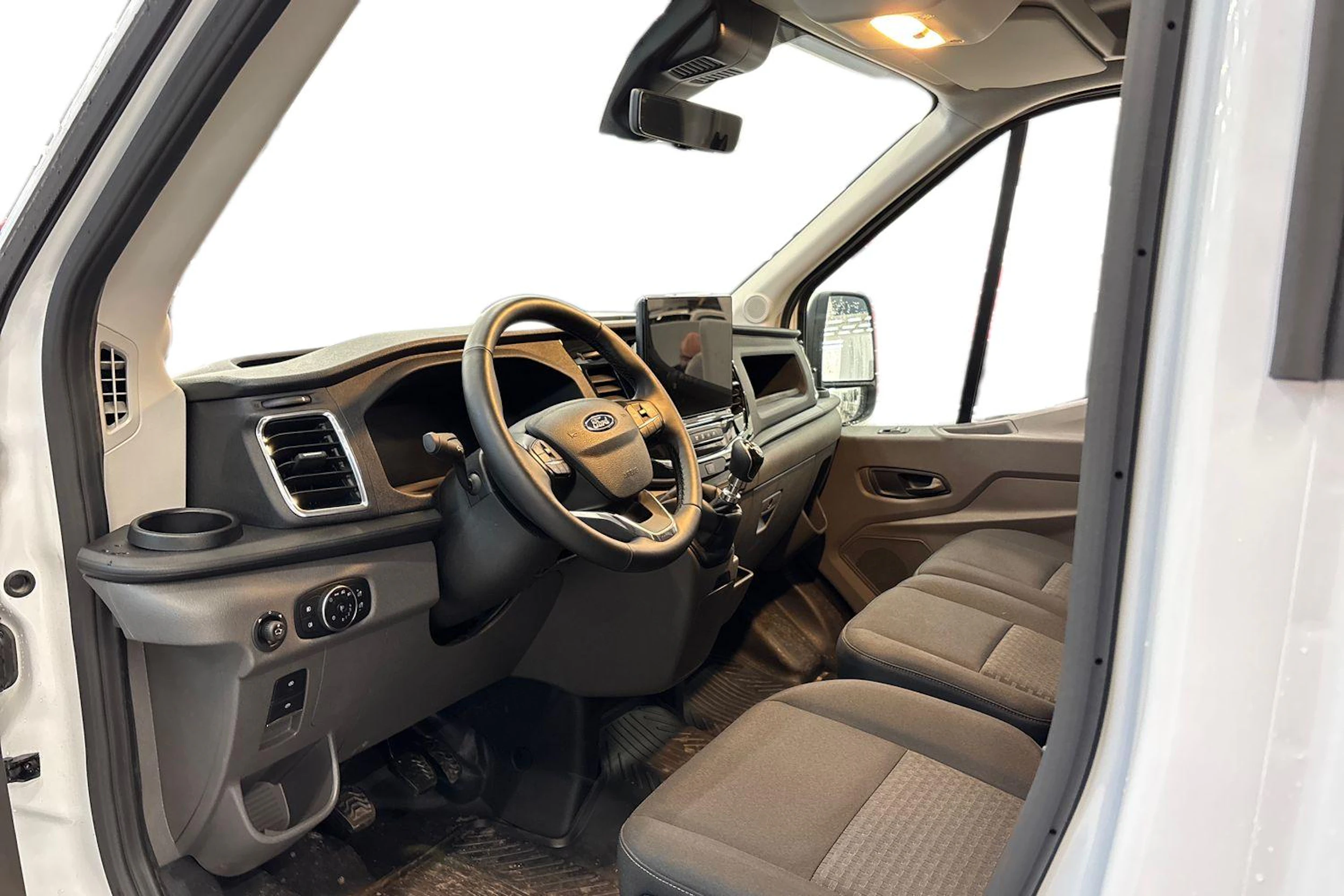 valkoinen Ford Transit 2026 kuva 3.