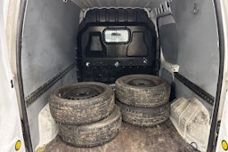 valkoinen Ford Transit Connect 2011 kuva 15.