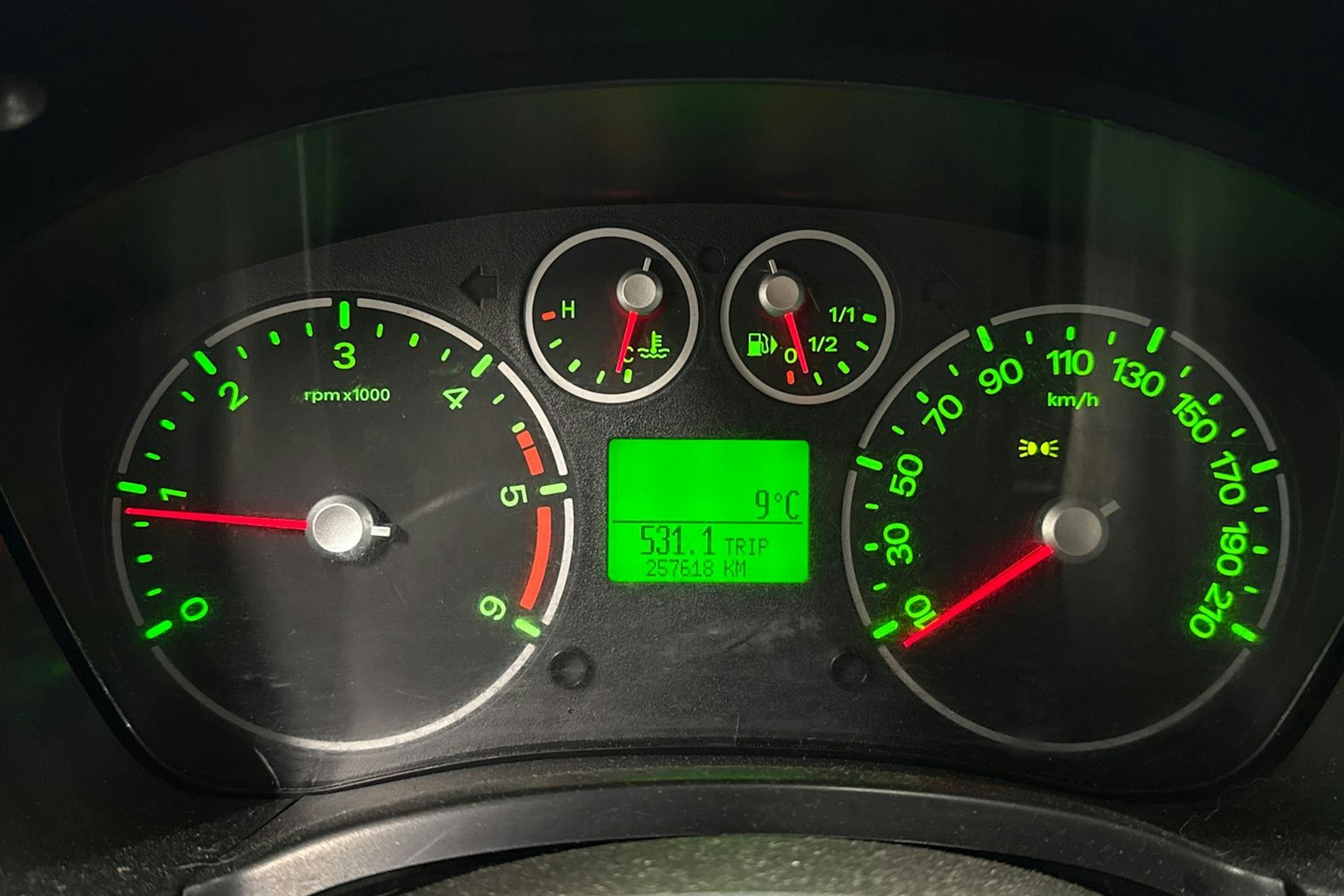 valkoinen Ford Transit Connect 2011 kuva 20.