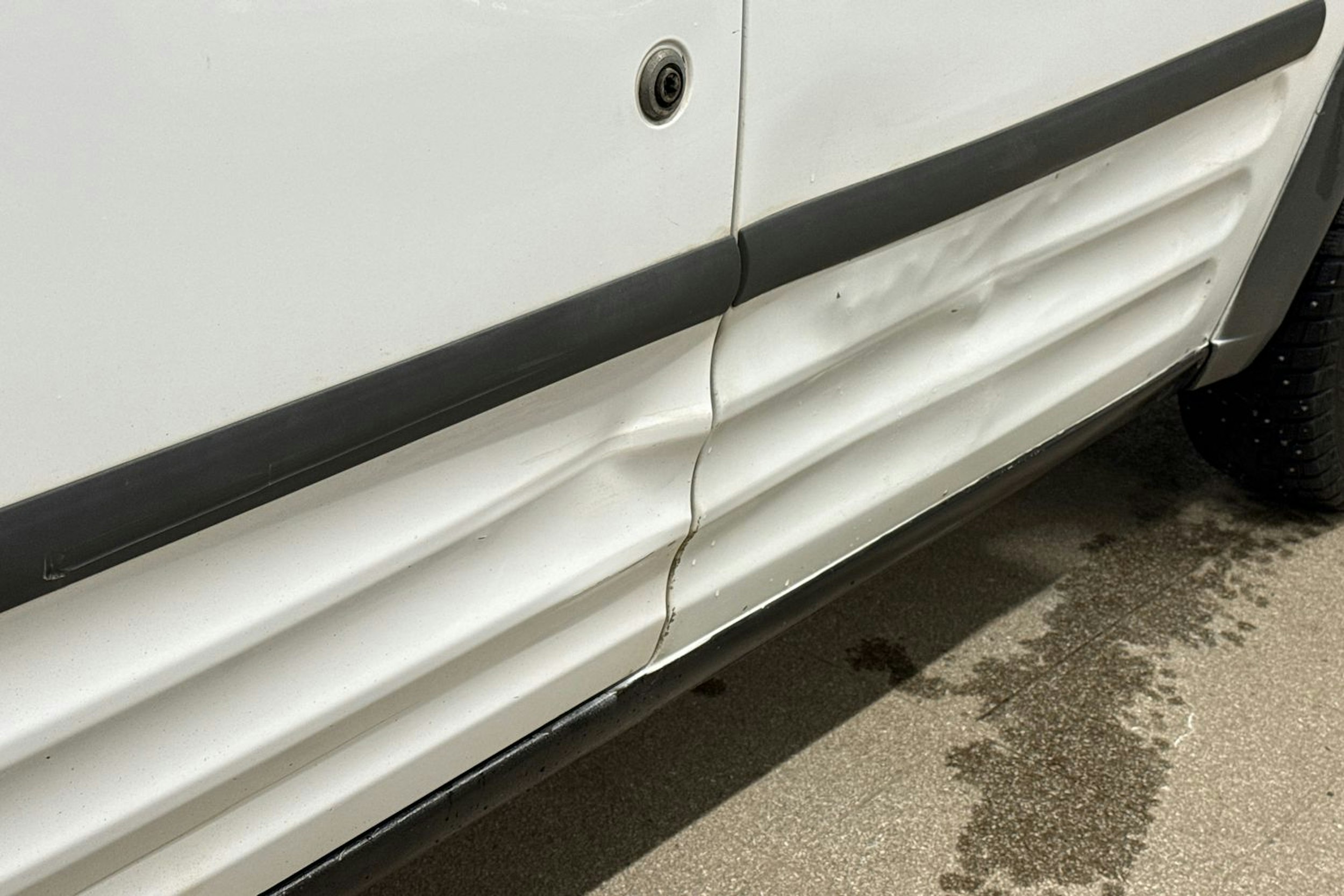 valkoinen Ford Transit Connect 2011 kuva 29.