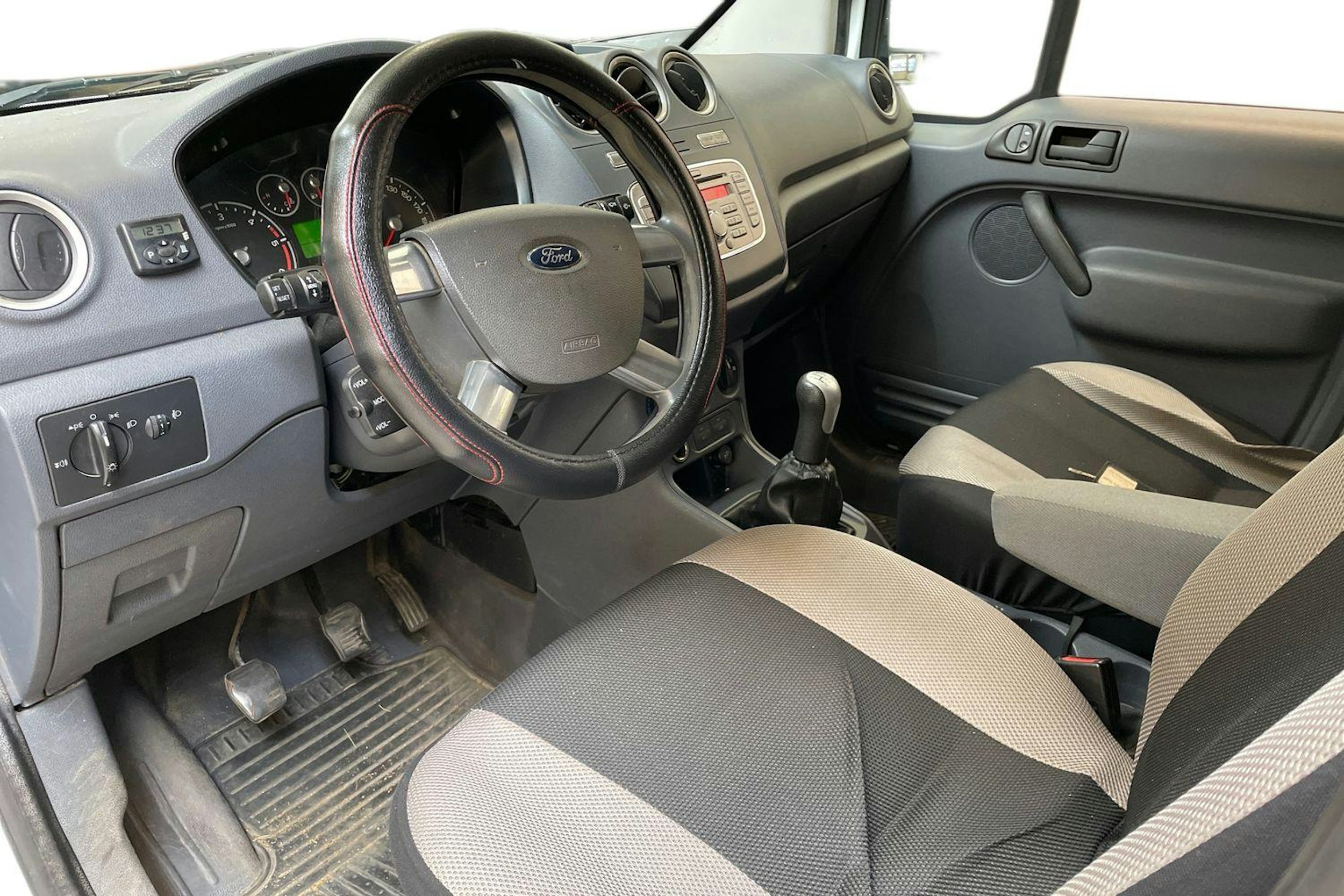 valkoinen Ford Transit Connect 2012 kuva 6.