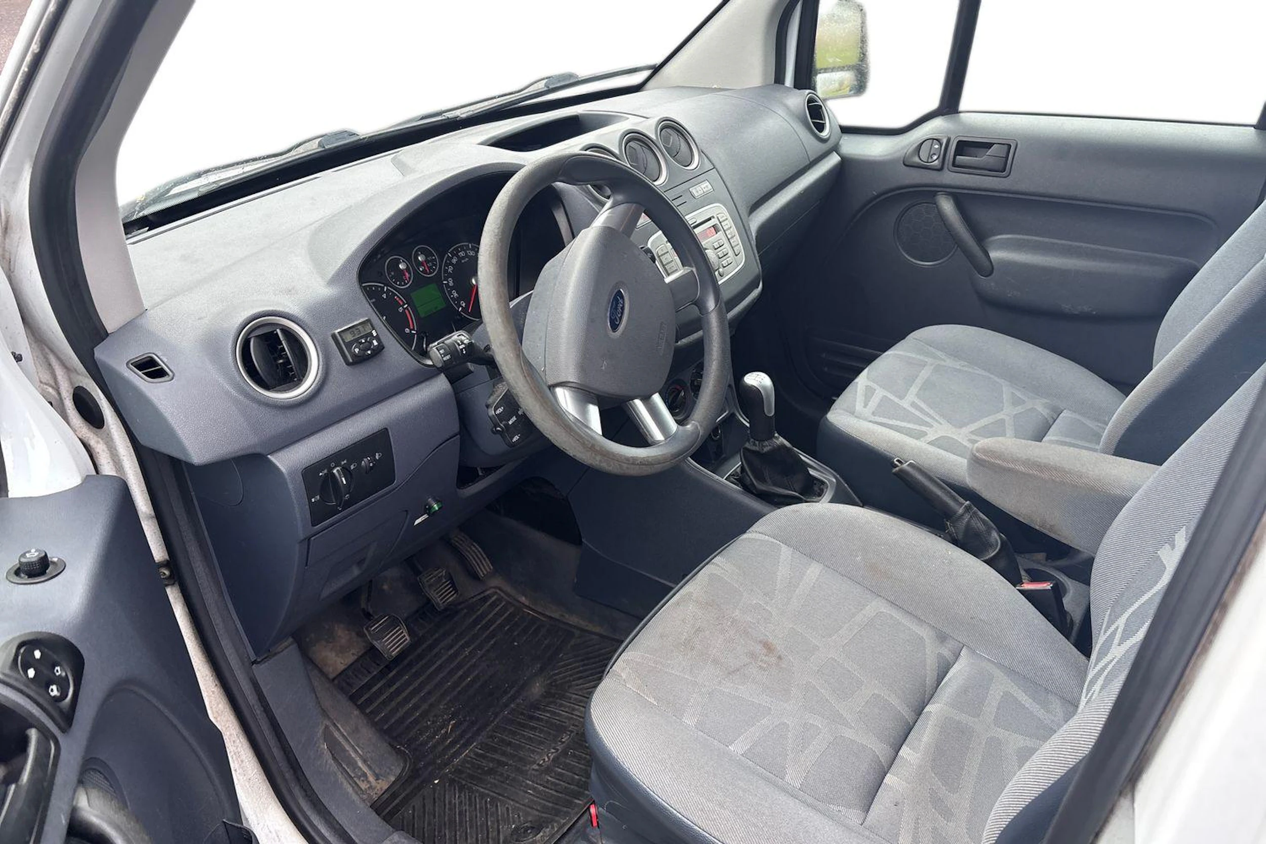 Valkoinen Ford Transit Connect 2012 kuva 3.