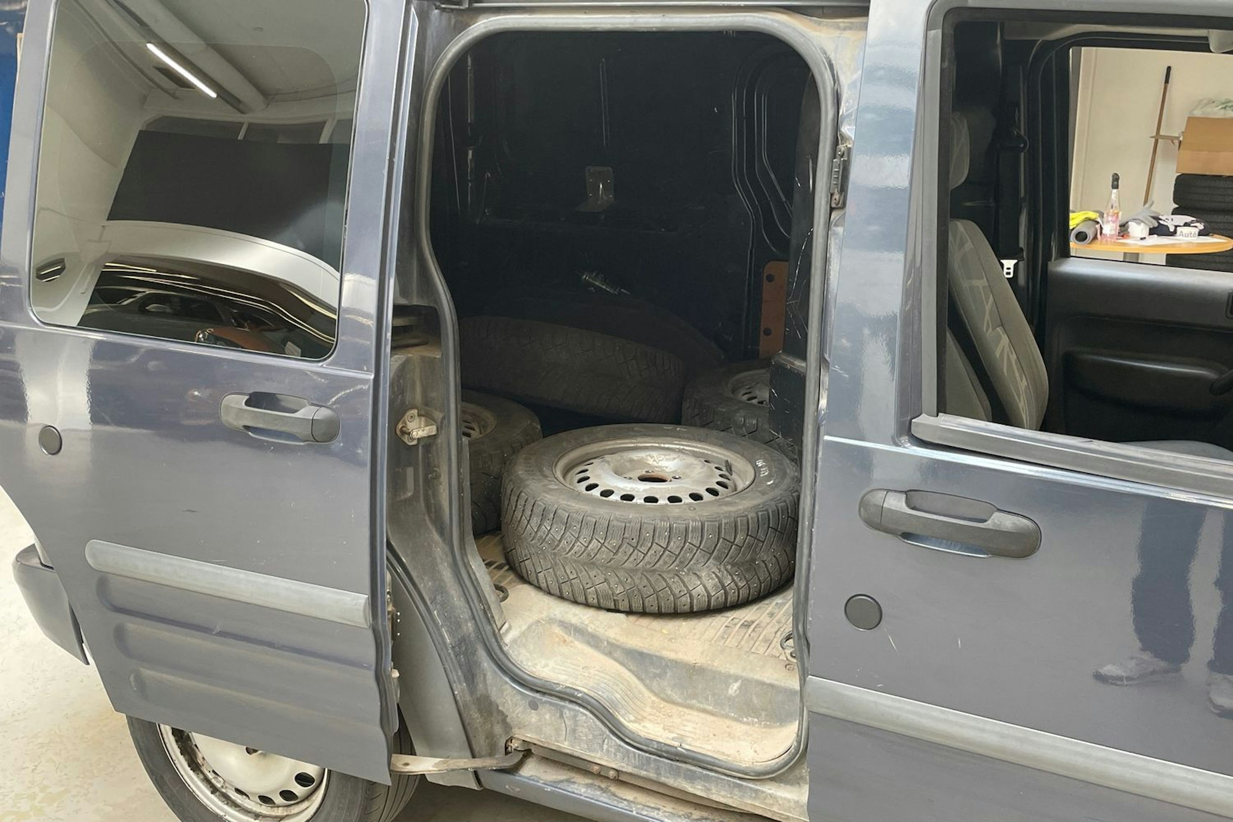 sininen Ford Transit Connect 2012 kuva 11.