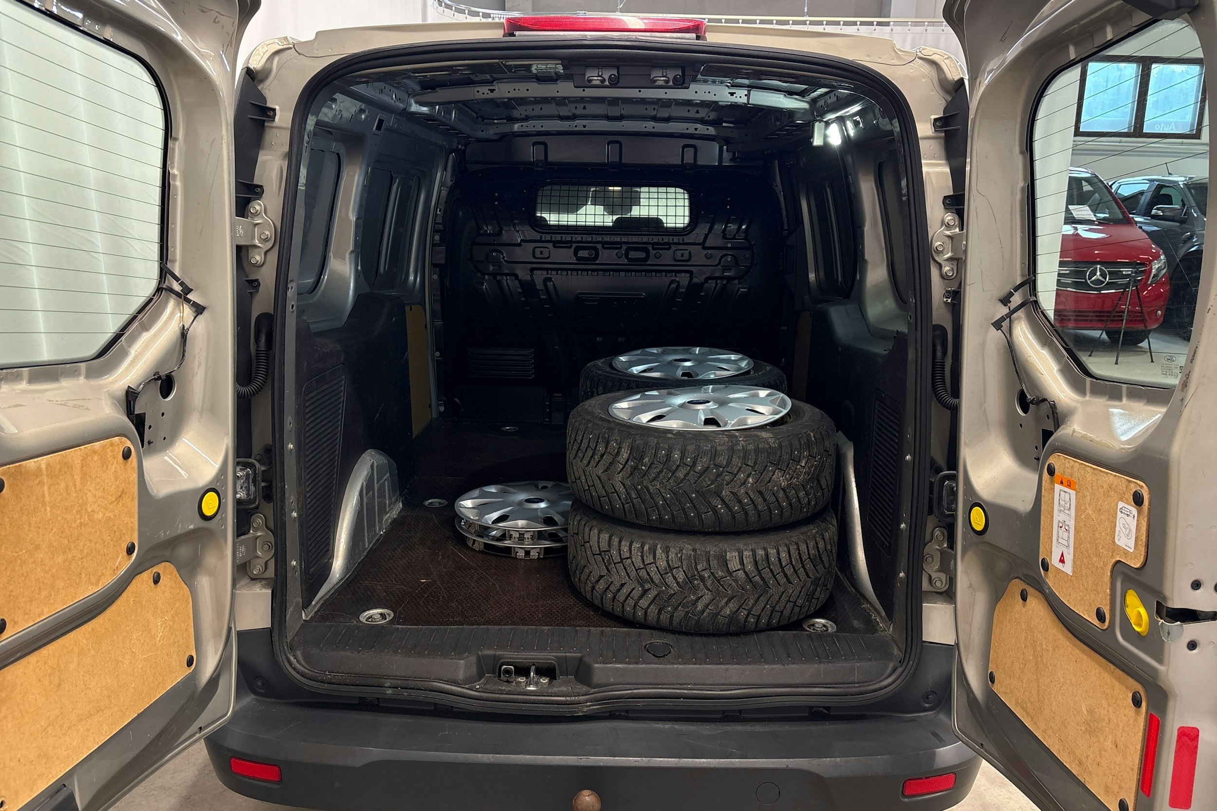 harmaa Ford Transit Connect 2014 kuva 13.